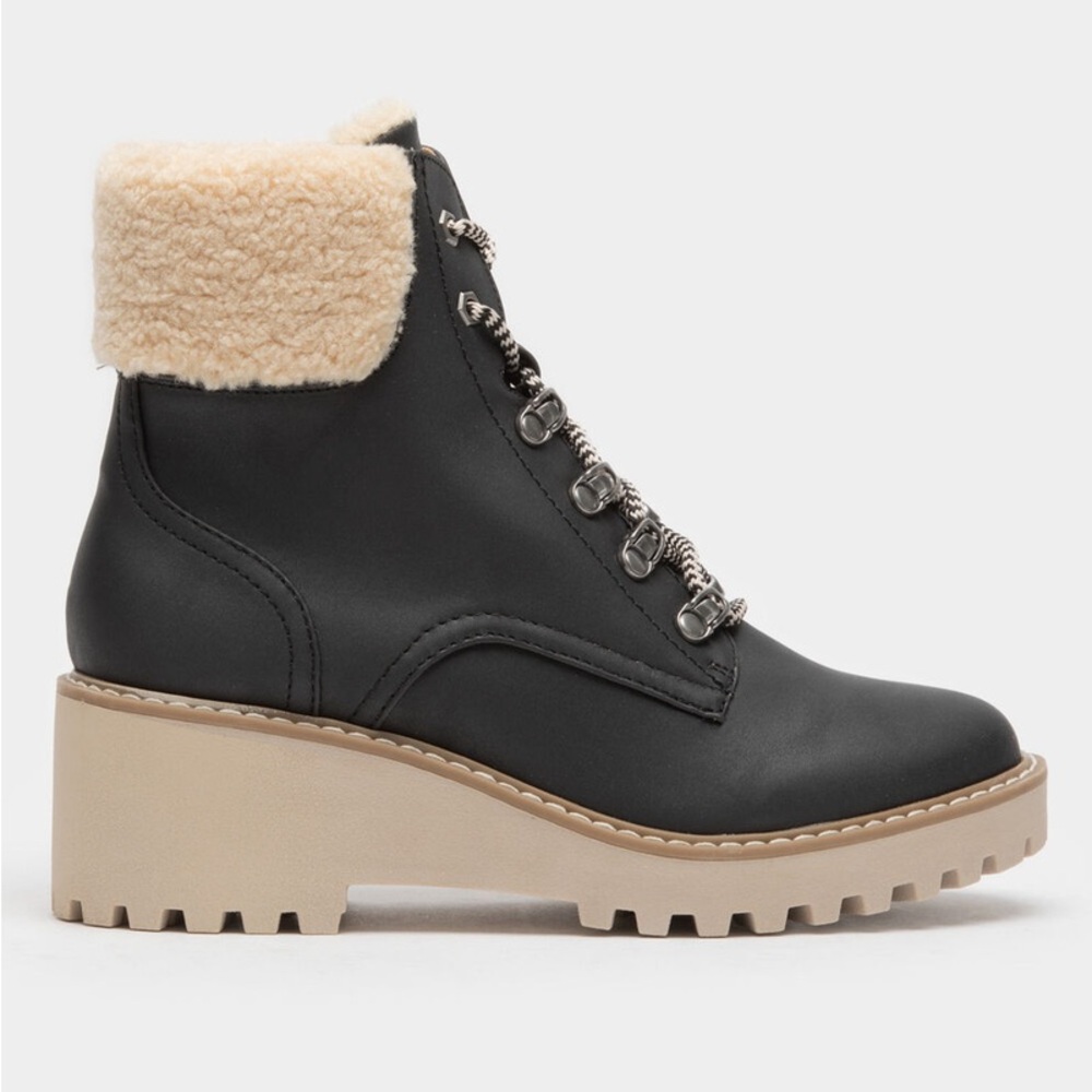 DV by Dolce Vita Black Ankle Booties with Cream Shearling Collar - Picture 4 of 4